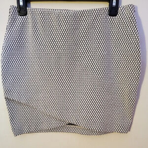 H&M wrap skirt quilt like texture black and white size S